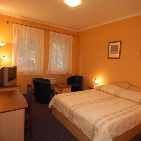 Tuenderpart Vendeghaz Hotel Eger Luaran gambar