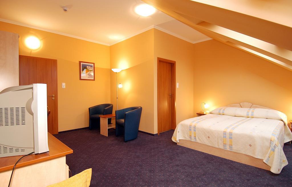 Tuenderpart Vendeghaz Hotel Eger Bilik gambar