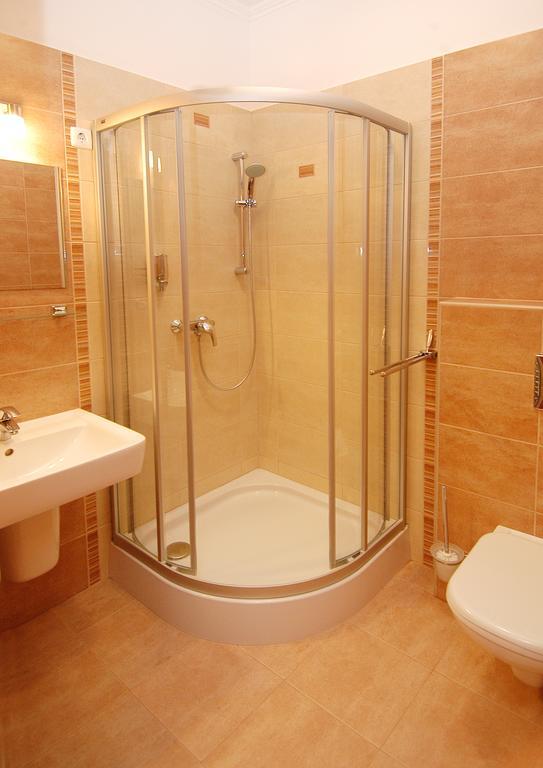 Tuenderpart Vendeghaz Hotel Eger Luaran gambar